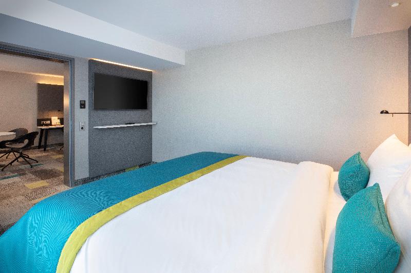 מיטת קינג בסוויטה, Holiday Inn   Villingen   Schwenningen, An Ihg