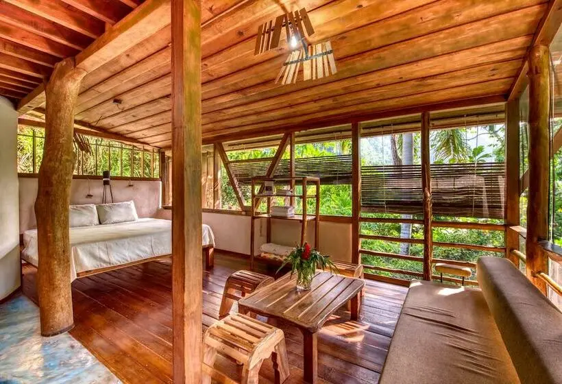 کابین, Omega Tours Eco Jungle Lodge