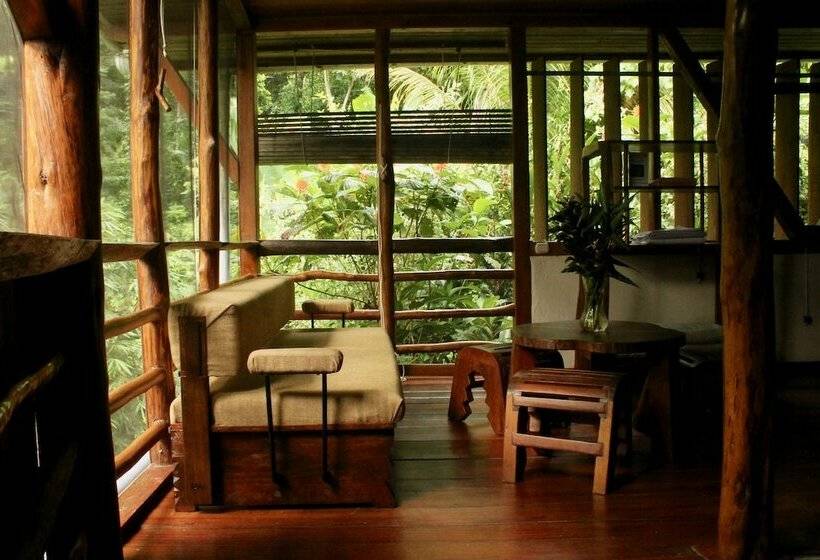 کابین, Omega Tours Eco Jungle Lodge