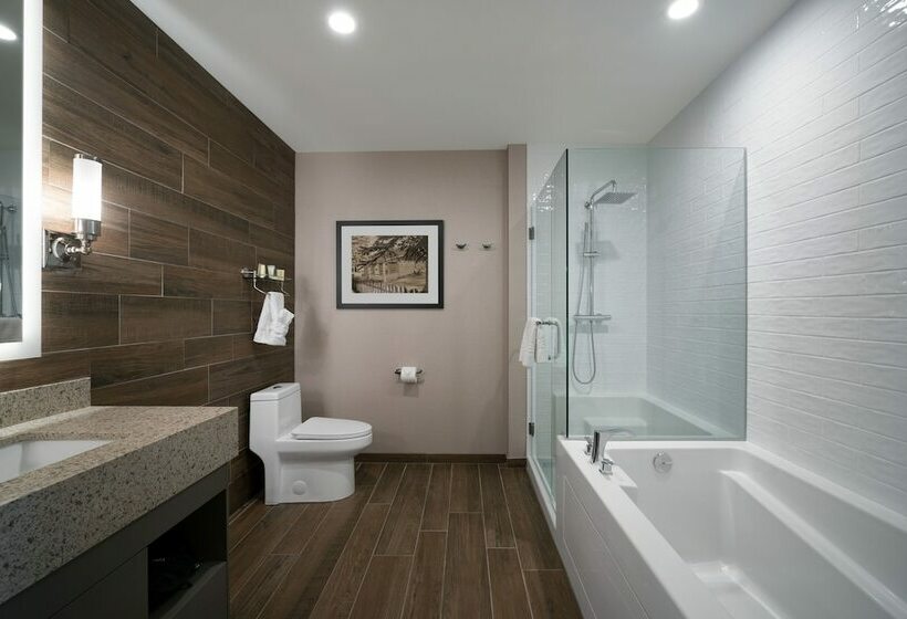 로얄 룸, The Malcolm