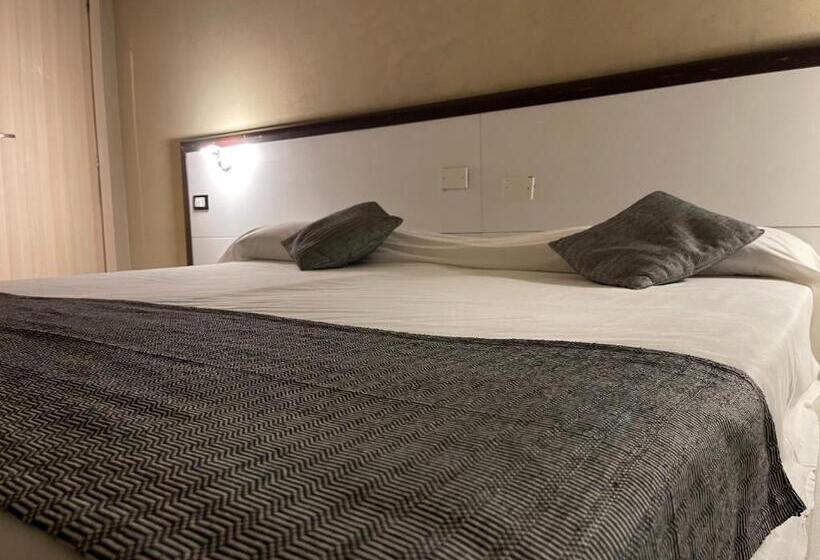 Standard Triple Room, Lion Guesthouse