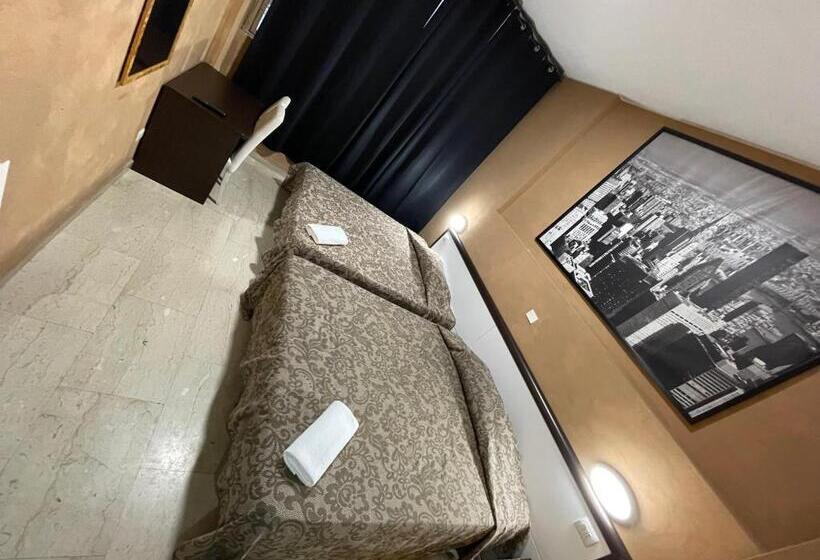 Standard Triple Room, Lion Guesthouse