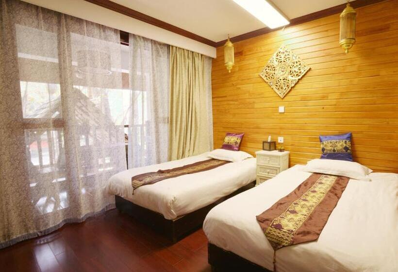 Номер Стандарт с Балконом, Xishuangbanna Elephant Home Guesthouse