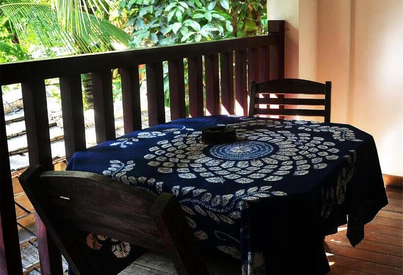 Номер Стандарт с Балконом, Xishuangbanna Elephant Home Guesthouse