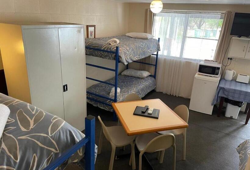 Четырехместный Номер Стандарт Вид на Сад, Murray Gardens Motel