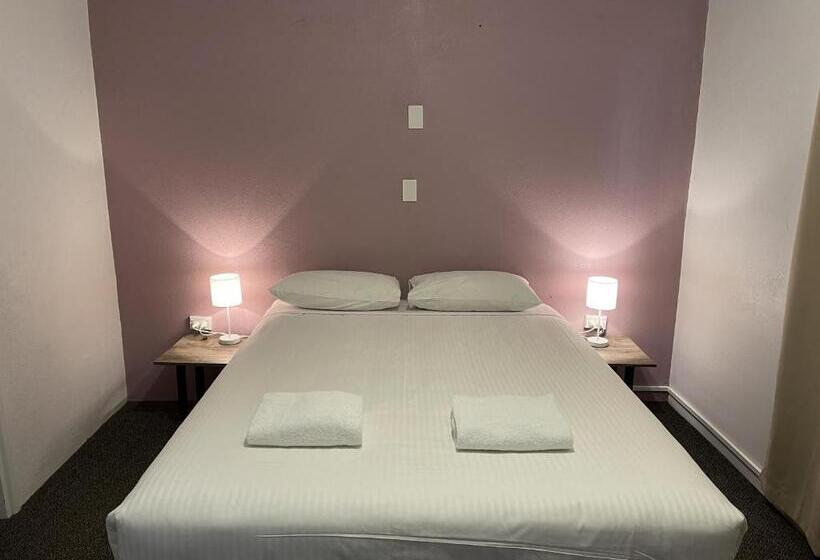 家族用バンガロー, Murray Gardens Motel