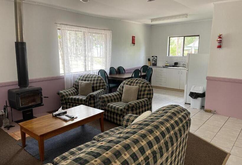 Семейное Бунгало, Murray Gardens Motel