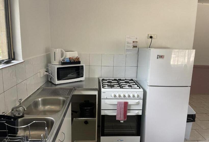 家族用バンガロー, Murray Gardens Motel