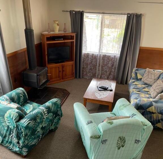 家族用バンガロー, Murray Gardens Motel