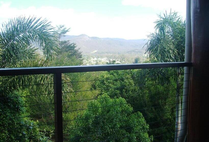 4ベッドルームハウス, The Summit Bed & Breakfast