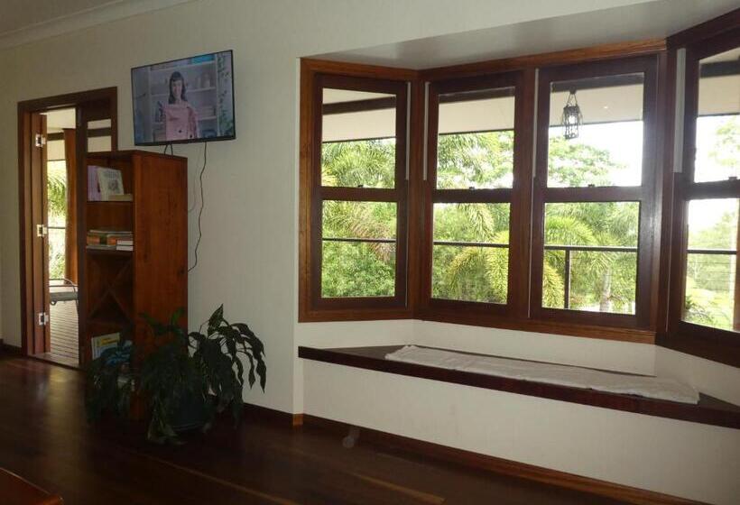 4ベッドルームハウス, The Summit Bed & Breakfast