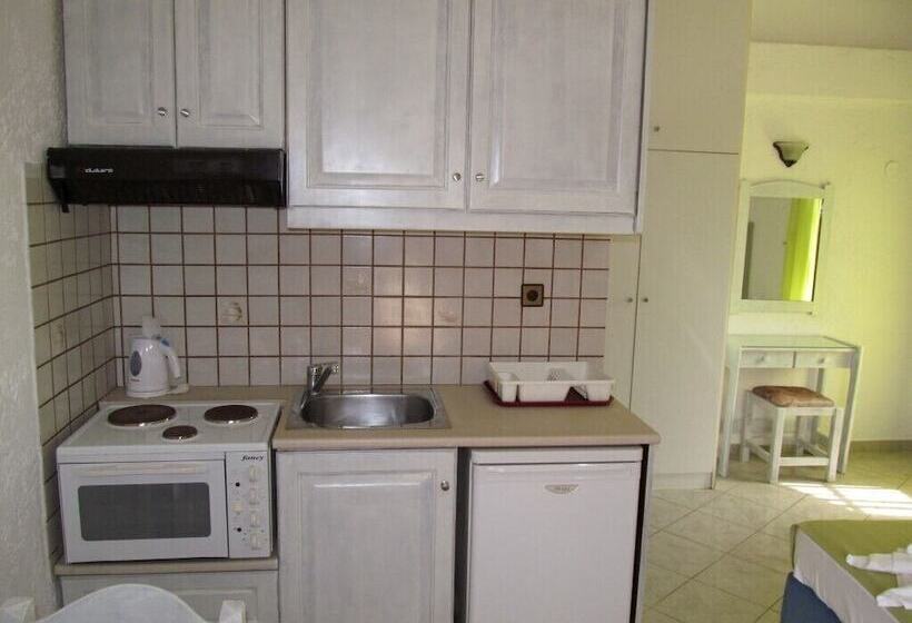 스탠다드 스튜디오, Valentina Apartments