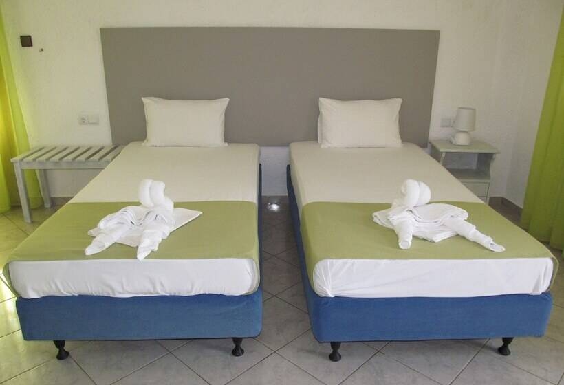 스탠다드 스튜디오, Valentina Apartments