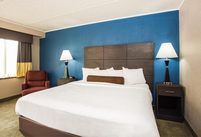 キングサイズベッドのスタンダードルーム, Baymont By Wyndham Appleton