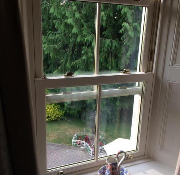 اتاق خانوادگی با چشمانداز باغ, Grey Gables Farmhouse B&b