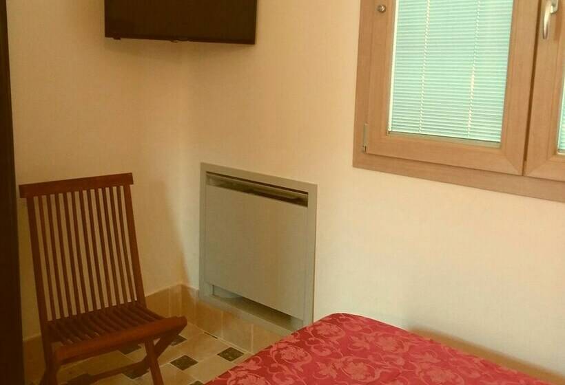 Camera Basic Letto Matrimoniale, La Trottoria Agriturismo