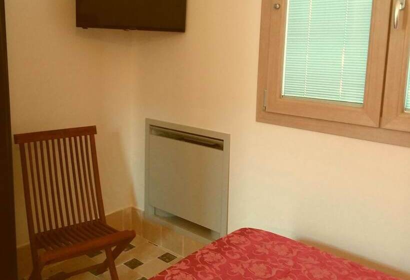 Camera Basic Letto Matrimoniale, La Trottoria Agriturismo