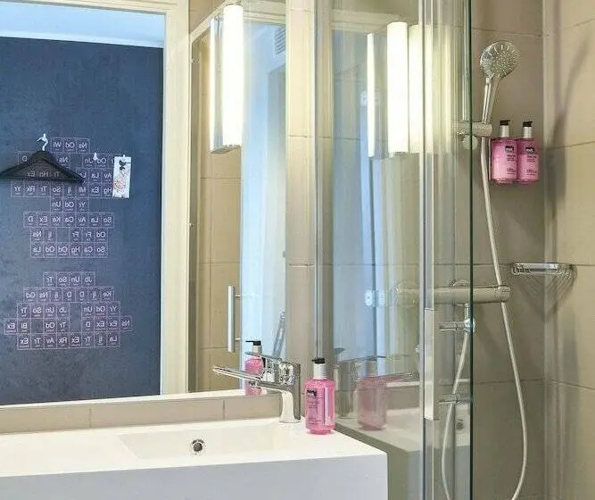 ダブルベッドスタンダードルーム, Moxy London Stratford