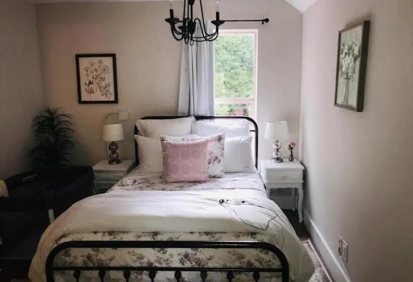 Standard-huone, The Farmhouse Inn & Kitchen, 2 Blocks From Downtown Whitefish, Montana