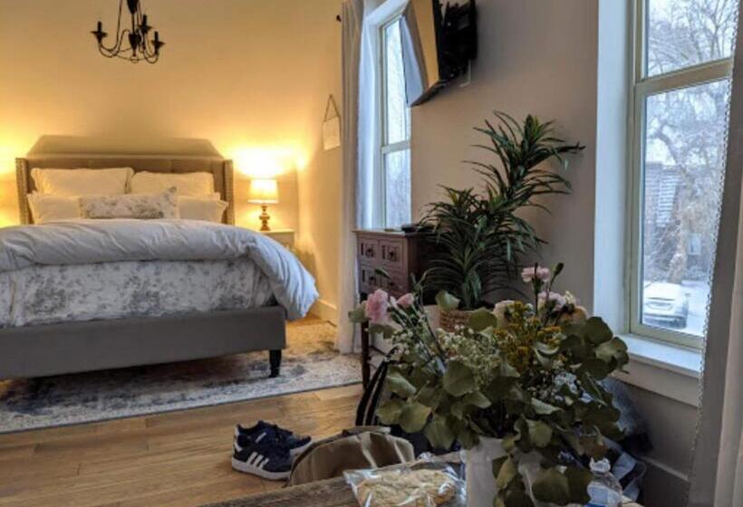 Номер Deluxe, The Farmhouse Inn & Kitchen, 2 Blocks From Downtown Whitefish, Montana