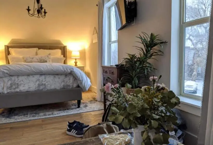 Deluxe-huone, The Farmhouse Inn & Kitchen, 2 Blocks From Downtown Whitefish, Montana