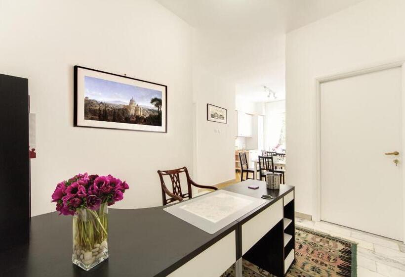 اتاق استاندارد, Vatican Suites Happy Holidays