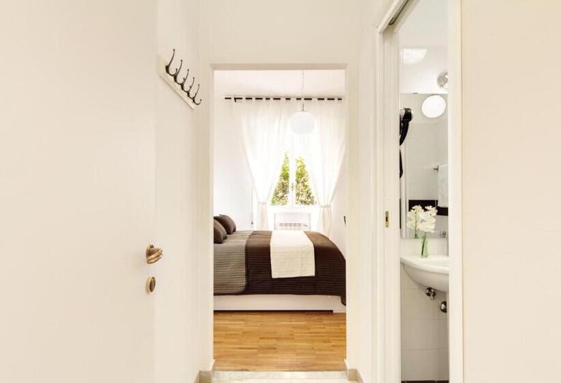 اتاق استاندارد, Vatican Suites Happy Holidays