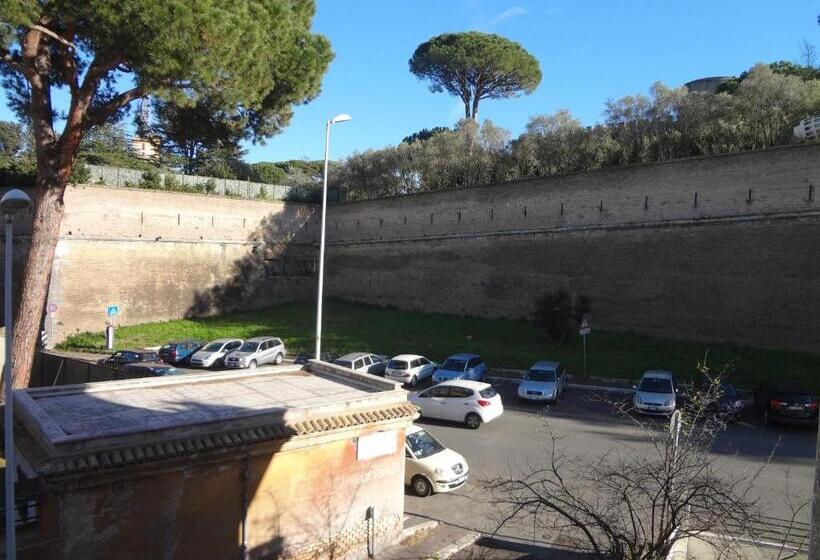 آپارتمان 3 خوابه, Vatican Suites Happy Holidays