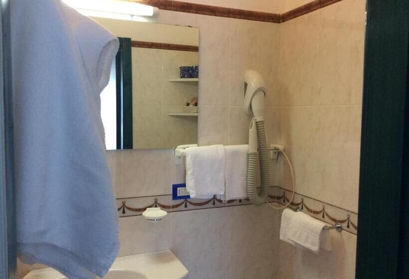 اتاق استاندارد با چشم‌انداز دریا, Elisa