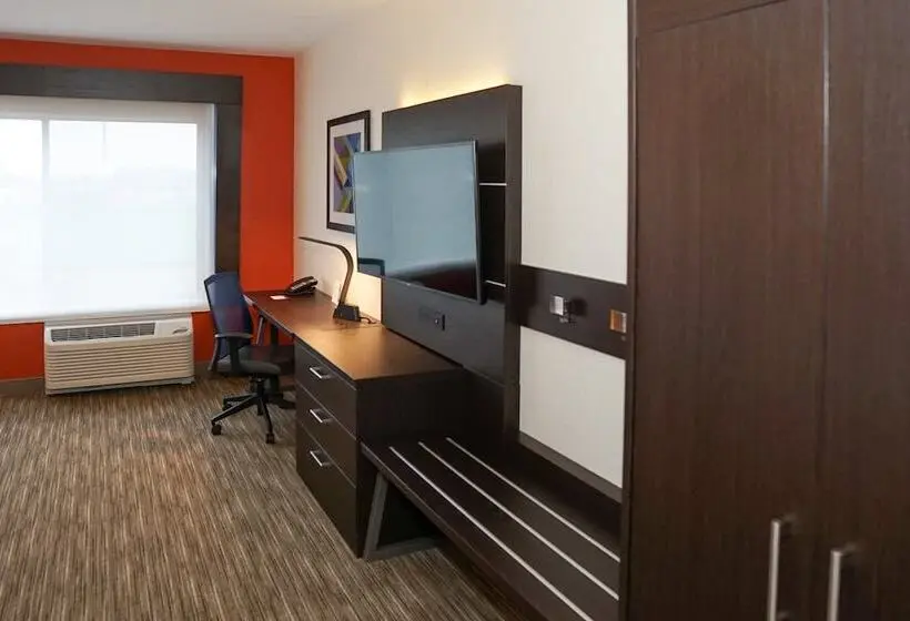 身障者適用スイートルーム, Holiday Inn Express & Suites   Aurora Medical Campus, An Ihg