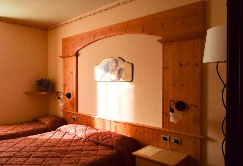 חדר סטנדרט לשלושה, Moderno Restaurant