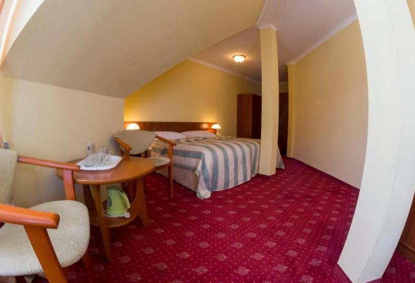 اتاق استاندارد سه تخته با بالکن, Morze