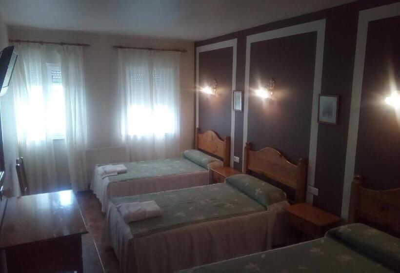 Трехместный Номер Базовый, Restaurante Las Camelias