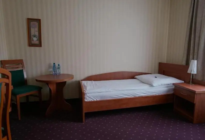 Standard Yhden Hengen Huone, Sen