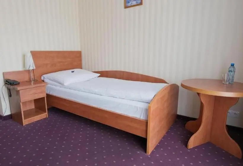Standard Yhden Hengen Huone, Sen