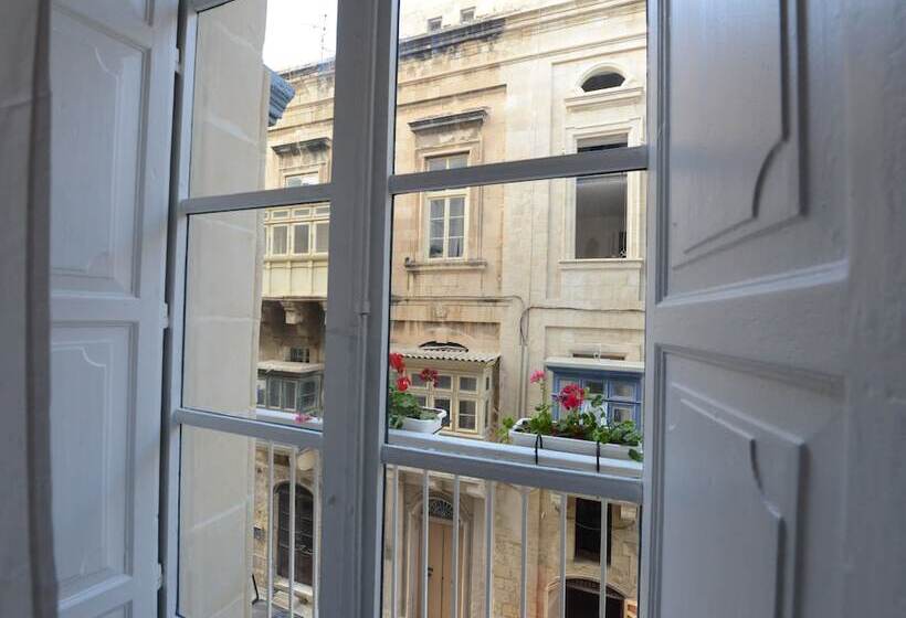اتاق استاندارد با بالکن, Paulos Valletta