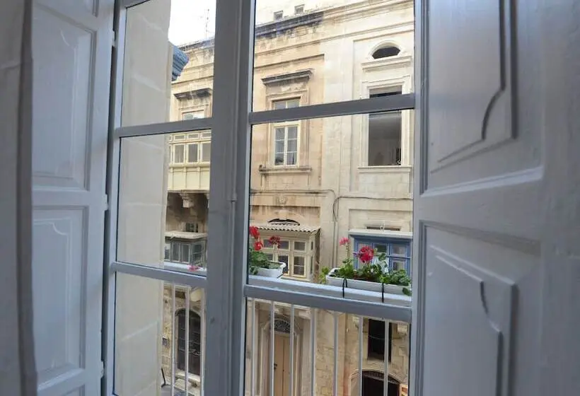 اتاق استاندارد با بالکن, Paulos Valletta