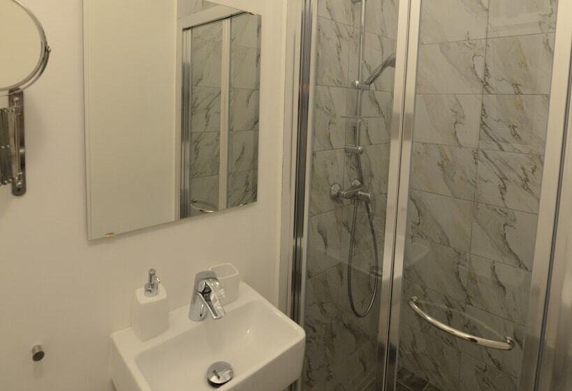 اتاق استاندارد با بالکن, Paulos Valletta