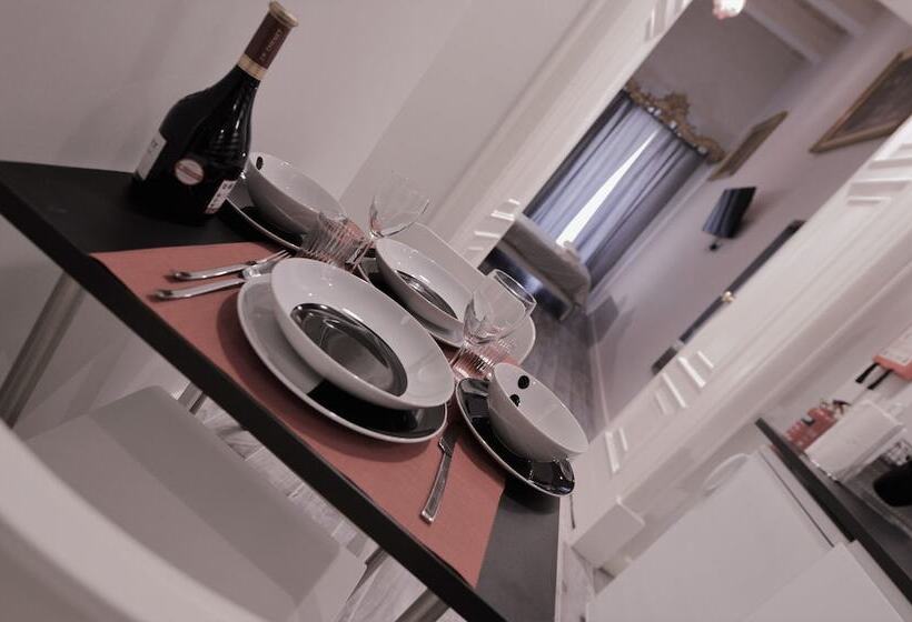 اتاق استاندارد با بالکن, Paulos Valletta