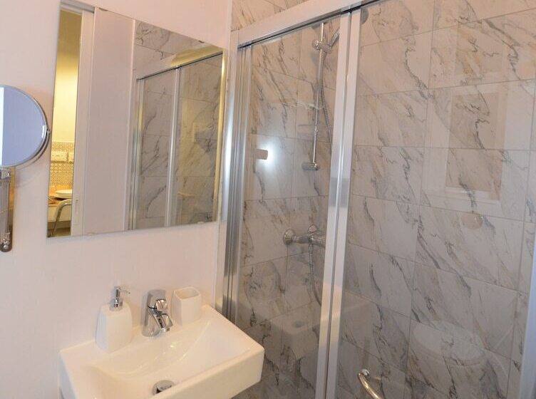 اتاق استاندارد, Paulos Valletta