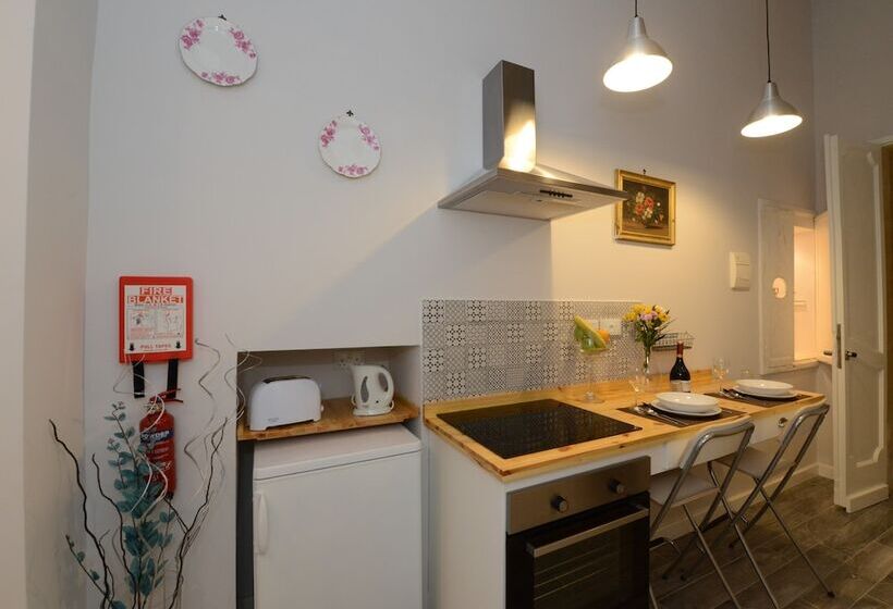 اتاق استاندارد, Paulos Valletta