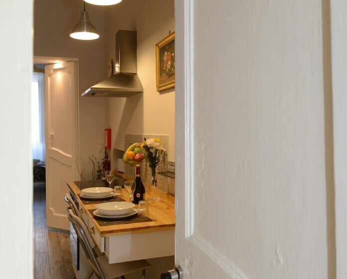 اتاق استاندارد, Paulos Valletta