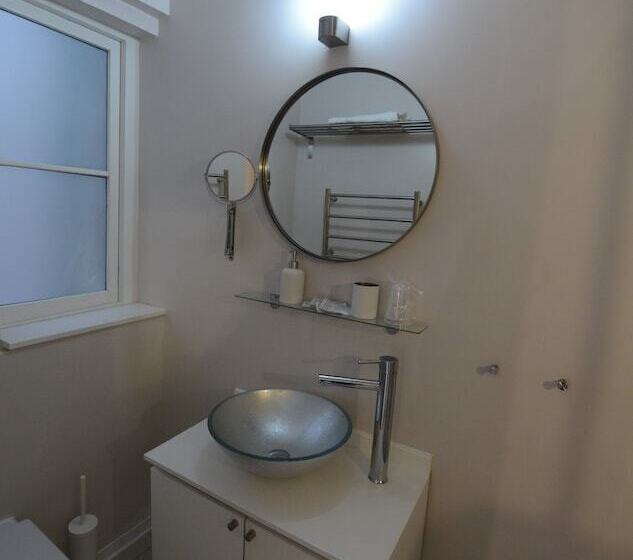 اتاق سوپریور, Paulos Valletta