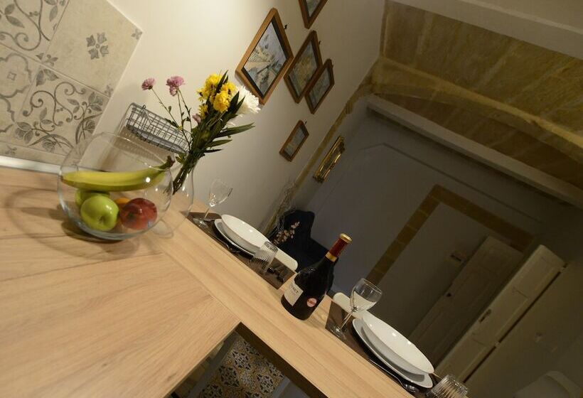 اتاق سوپریور, Paulos Valletta