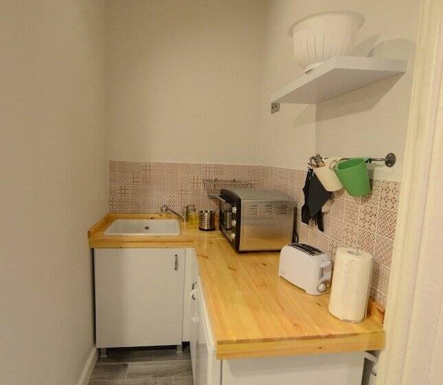 اتاق لوکس با بالکن, Paulos Valletta