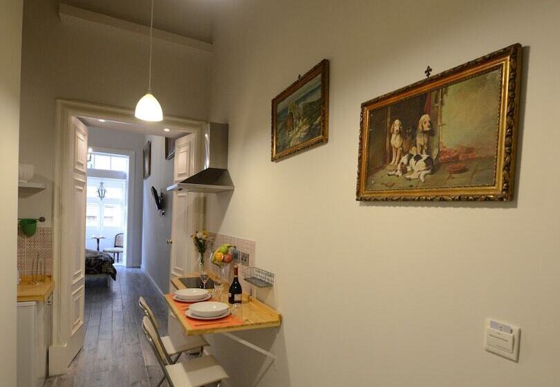 اتاق لوکس با بالکن, Paulos Valletta