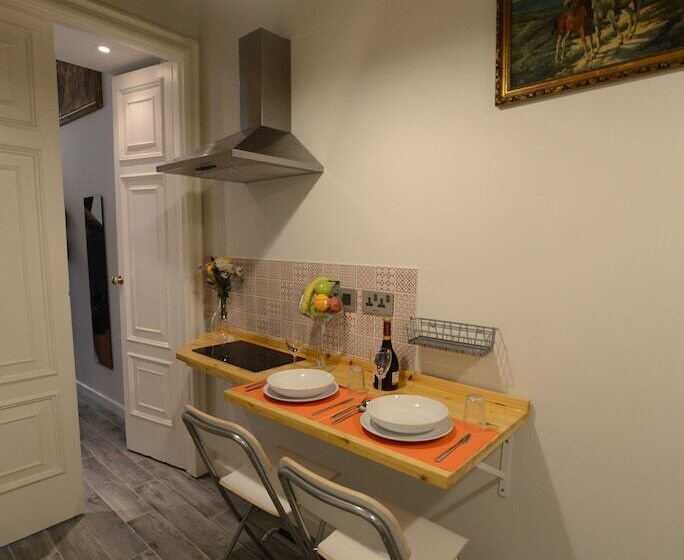 اتاق لوکس با بالکن, Paulos Valletta