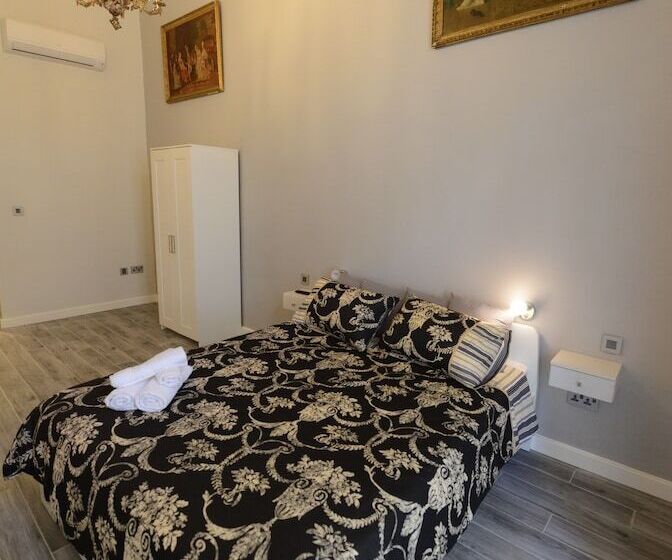 اتاق لوکس با بالکن, Paulos Valletta