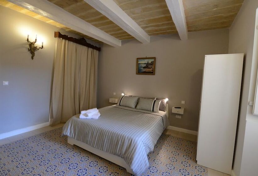 اتاق سوپریور, Paulos Valletta