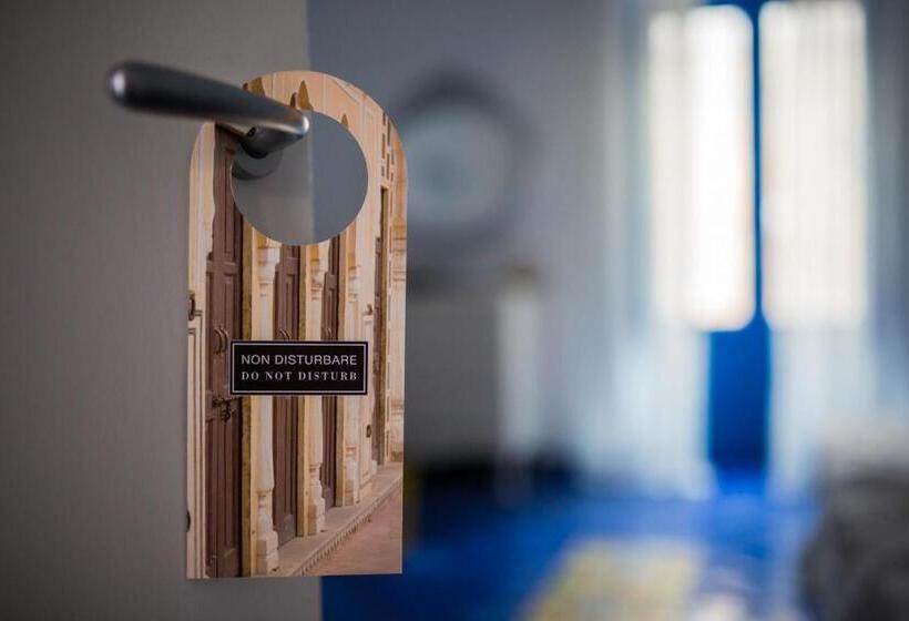 جناح مطلّ علي الحديقة, Punta Sallustro Lipari